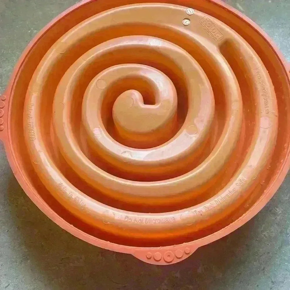 Slow Feed Like New Orange Puppy Bowl Made by Hound - Picture 3 of 4